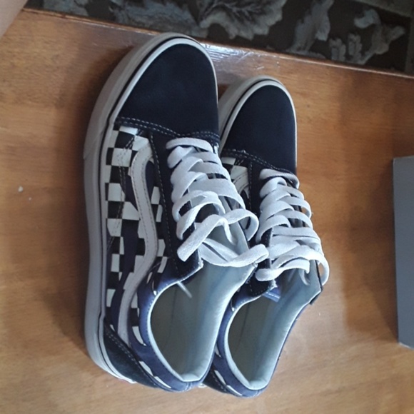 Vans - Picture 1 of 4